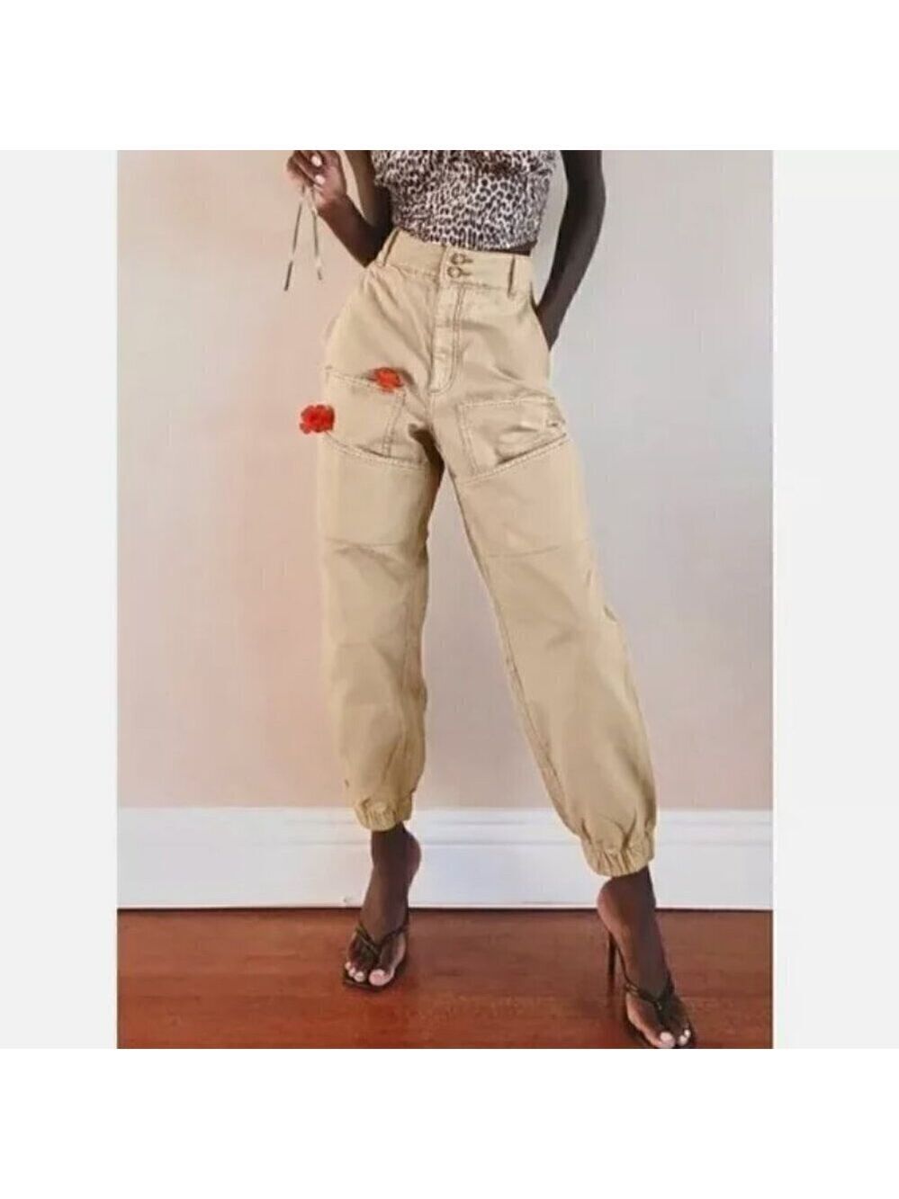 BDG Urban Outfitters High-Waisted Utility Jogger Pant in Faded Tan Size Small